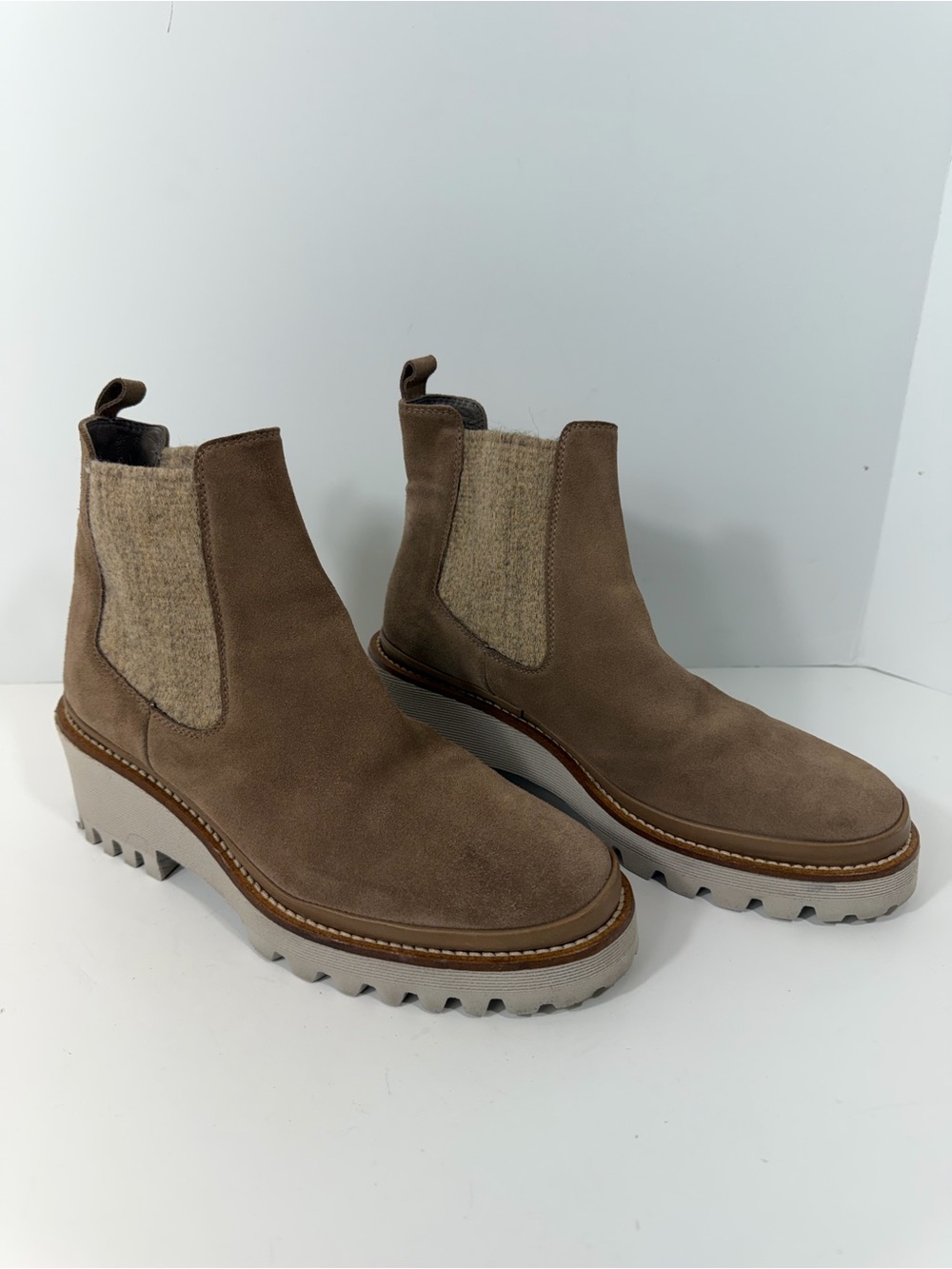 Ron White Taupe Suede Chelsea Boots Women 39 Lug Sole Platform Made Italy